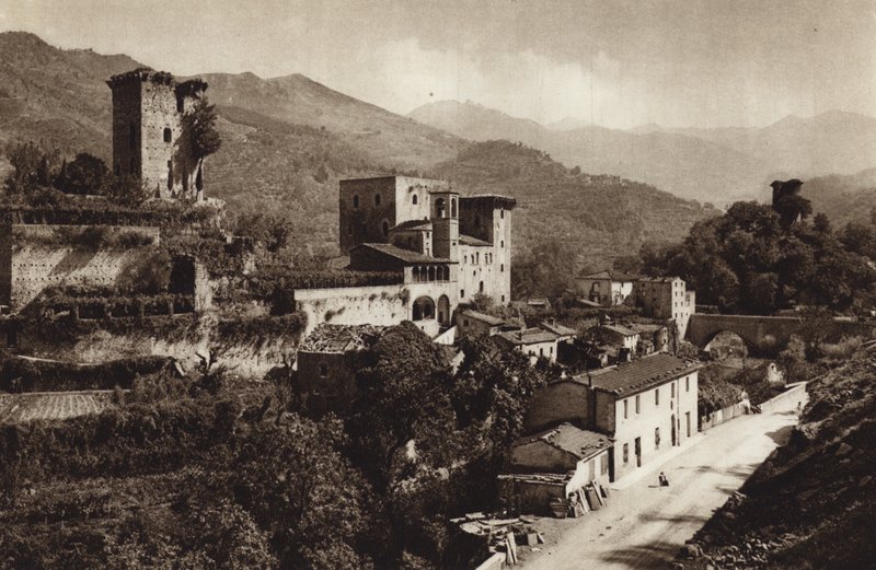 إيطاليا: قلعة Verrucola ، Fivizzano (b / w photo) بواسطة كيرت هيلشر