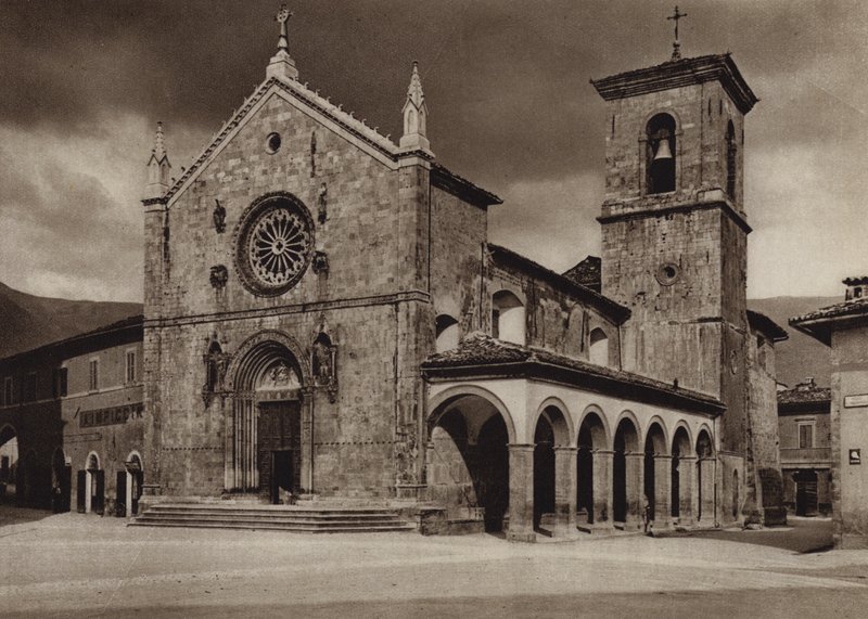 إيطاليا: Norcia، S Benedetto (b / w photo) بواسطة كيرت هيلشر