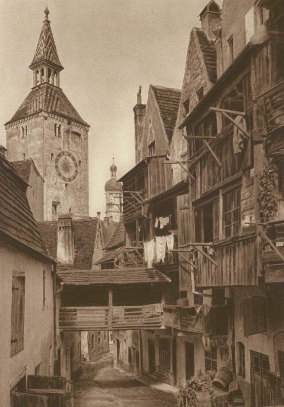 Landsberg am Lech، The Hexenwinkel؛ Landsberg on the Lech ، "Hexenwinkel" (صورة أبيض وأسود) بواسطة كيرت هيلشر