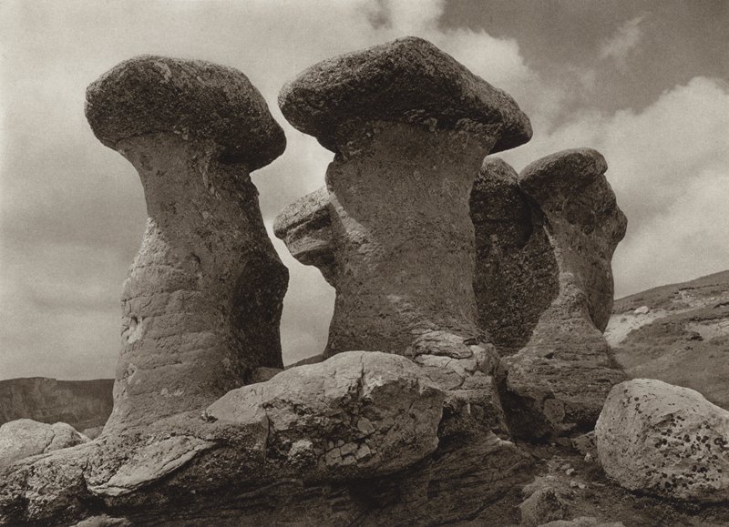 رومانيا: "Babele" في جبال Bucegi (b / w photo) بواسطة كيرت هيلشر