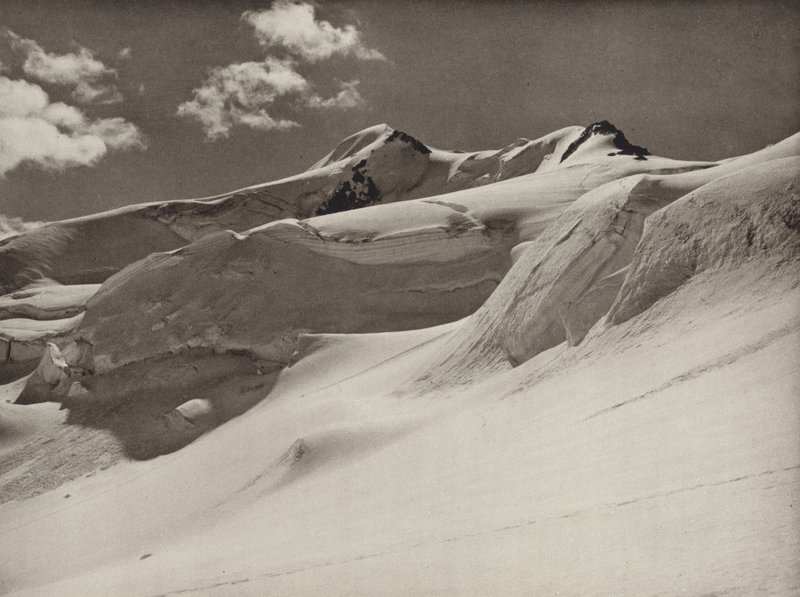 Wildspitze من الغرب (صورة b / w) بواسطة كيرت هيلشر