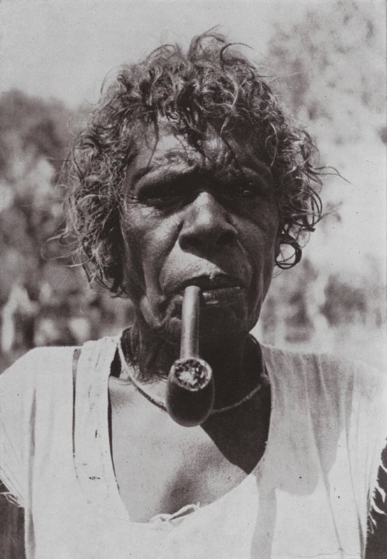 Dusky Lily smokes the Pipe of Peace (b/w photo) بواسطة مصور فوتوغرافي استرالي