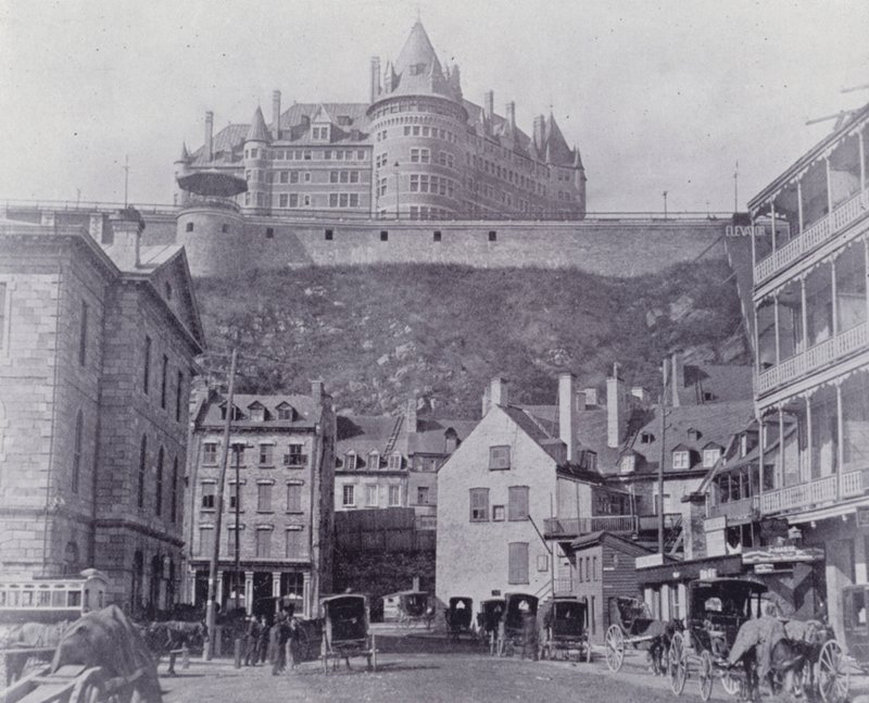 كندا: The Chateau Frontenac ، كيبيك (b / w photo) بواسطة المصور كندي