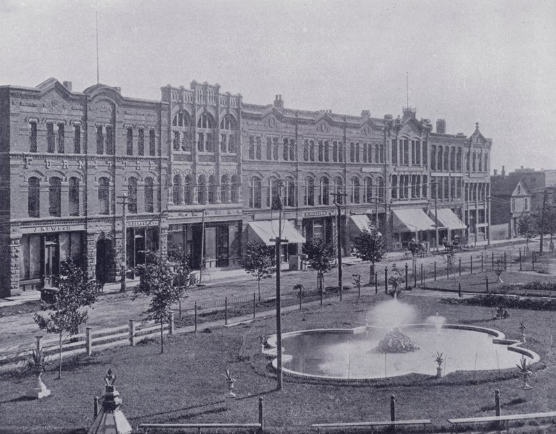 كندا: Victoria Row ، from Queen