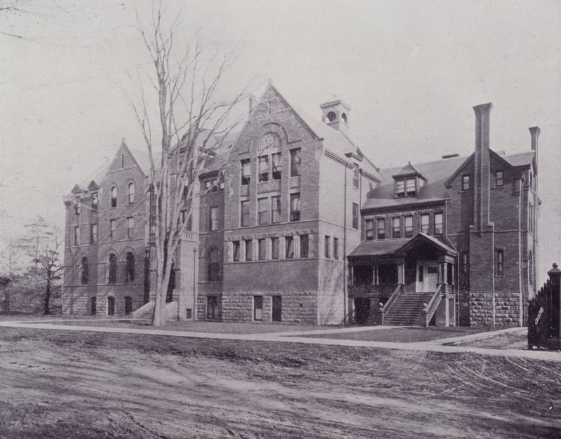 كندا: Wycliffe College، Toronto (b / w photo) بواسطة المصور كندي
