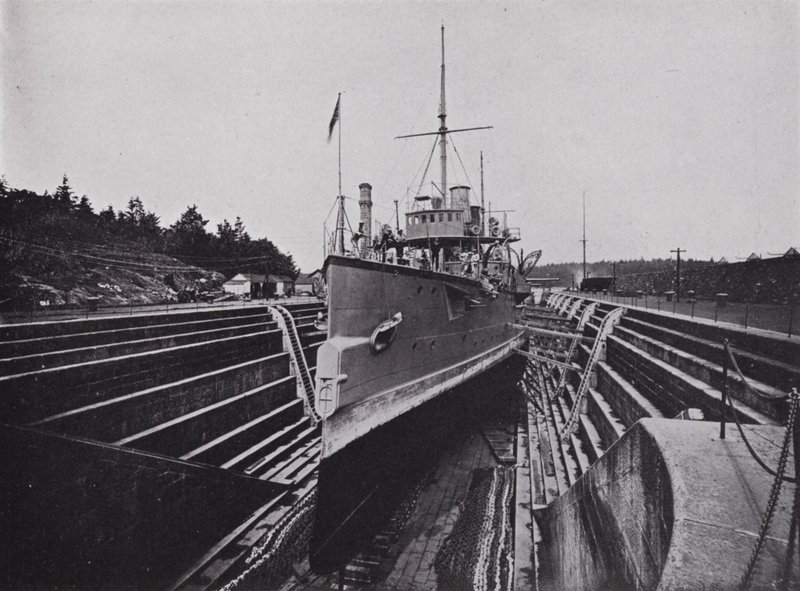 HMS "Flora," in Dock, Esquimalt, British Columbia (b/w photo) بواسطة المصور كندي