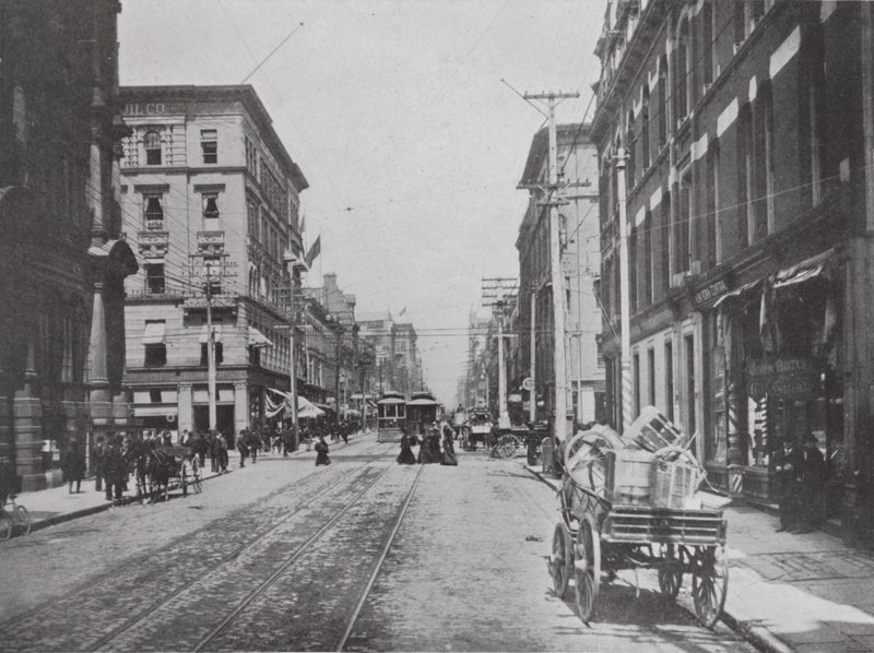 البحث عن شارع Yonge Street، Corner of King، Toronto (صورة بالأبيض والأسود) بواسطة المصور كندي