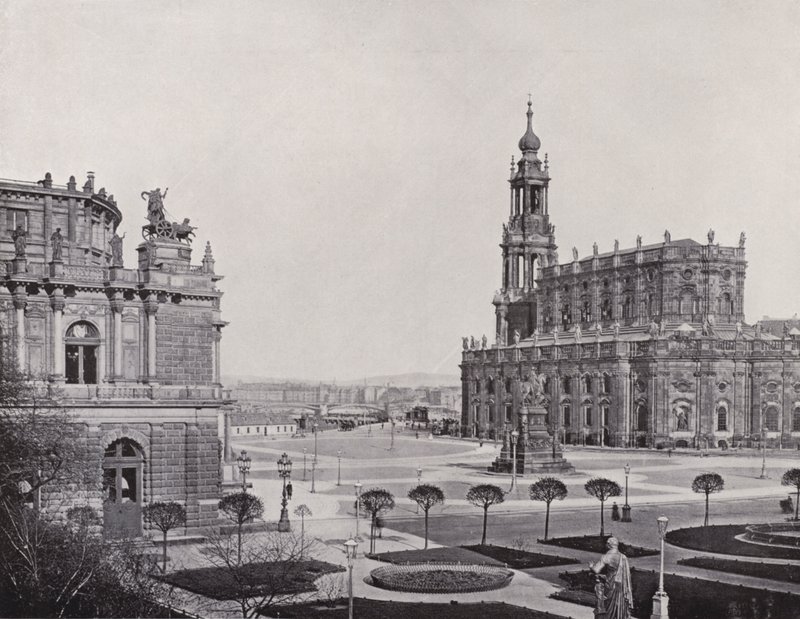 منظر من Zwingerwall إلى Theaterplatz (صورة b / w) بواسطة مصور فوتوغرافي ألماني
