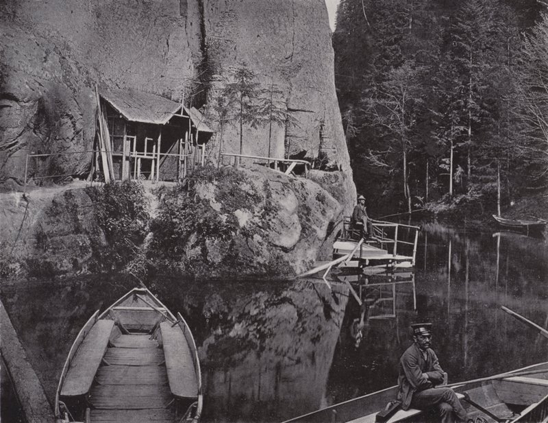 Edmundsklamm ، محطة القارب الأمامية (b / w photo) بواسطة مصور فوتوغرافي ألماني