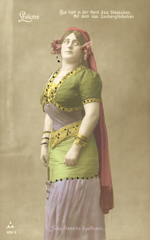 Hedwig Franzillo Kauffman بدور لاكمي (صورة ملونة) بواسطة مصور فوتوغرافي ألماني