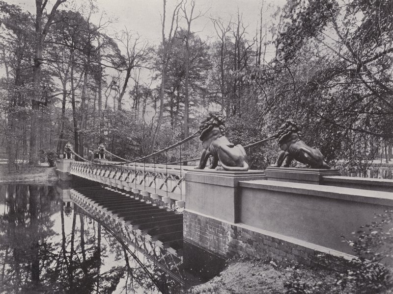 Im Tiergarten, Lowenbrucke (b/w photo) بواسطة مصور فوتوغرافي ألماني
