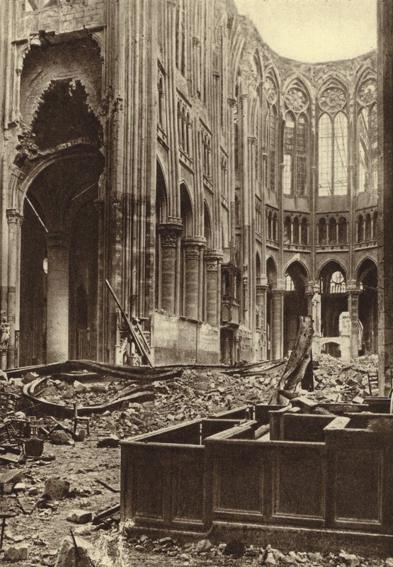 Interior of the Basilica of Saint Quentin, France, destroyed by Allied bombardment, World War I بواسطة مصور فوتوغرافي ألماني