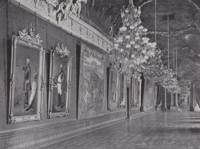 Konigliches Schloss, Bildergalerie (b/w photo) بواسطة مصور فوتوغرافي ألماني