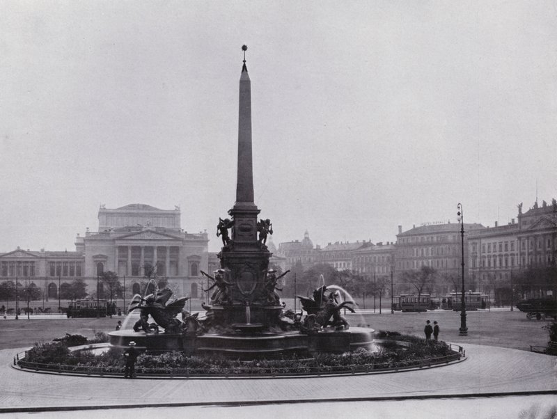 لايبزيغ: نافورة ميندي في Augustusplatz والمسرح الجديد (صورة b / w) بواسطة مصور فوتوغرافي ألماني