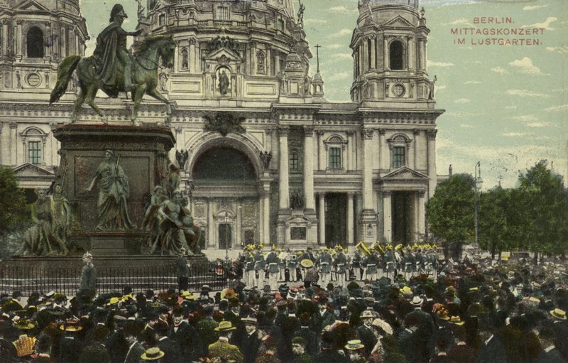 حفلة منتصف النهار في Lustgarten ، برلين (صورة ملونة) بواسطة مصور فوتوغرافي ألماني