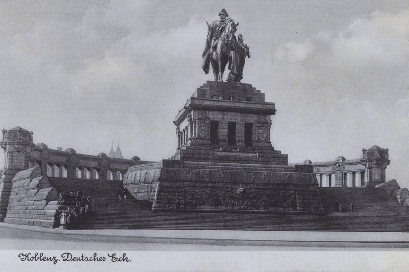 نصب تذكاري للقيصر فيلهلم الأول ، Deutsches Eck ، كوبلنز ، ألمانيا (صورة b / w) بواسطة مصور فوتوغرافي ألماني