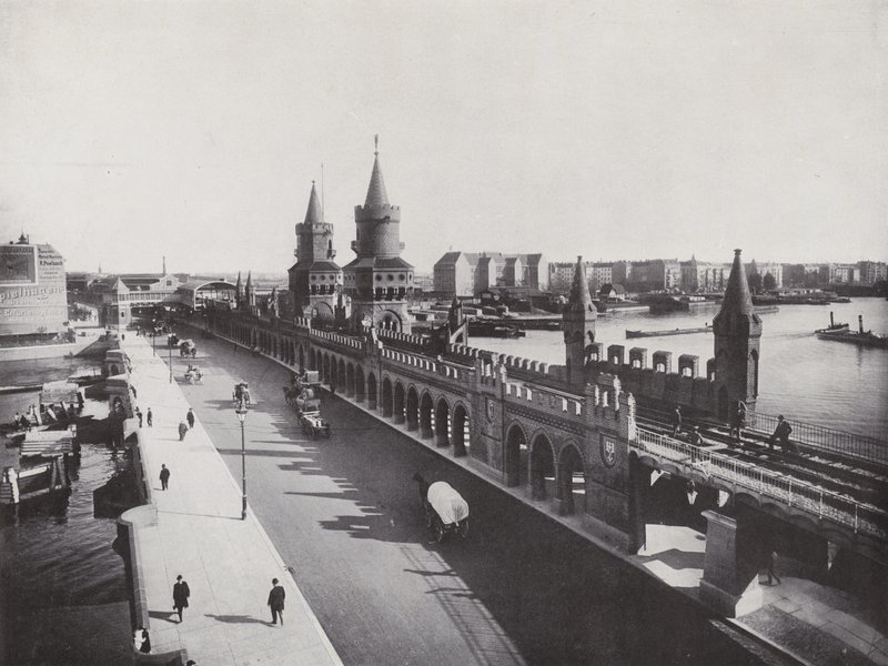 Oberbaum-Brucke مع السكك الحديدية المرتفعة (صورة b / w) بواسطة مصور فوتوغرافي ألماني