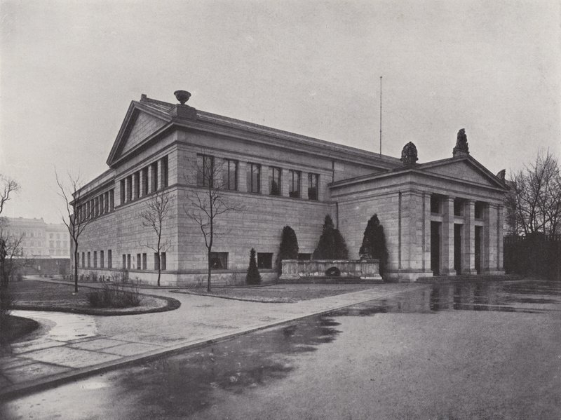 Pergamon-Museum (b/w photo) بواسطة مصور فوتوغرافي ألماني
