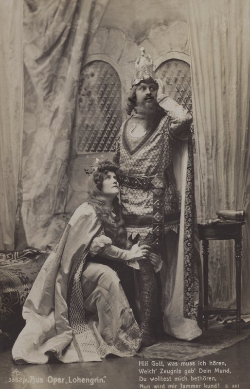 إنتاج أوبرا ريتشارد فاغنر "Lohengrin" (صورة أبيض وأسود) بواسطة مصور فوتوغرافي ألماني