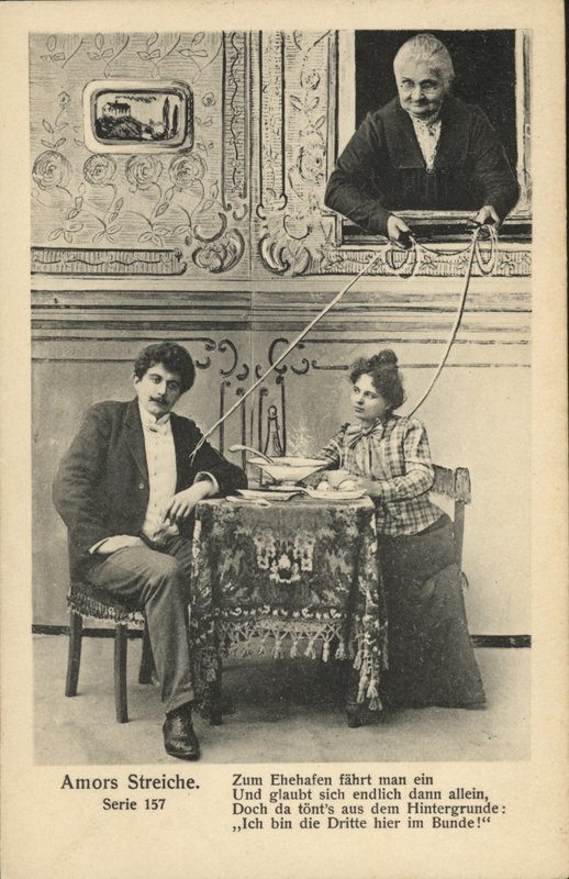 Puppet couple (b/w photo) بواسطة مصور فوتوغرافي ألماني