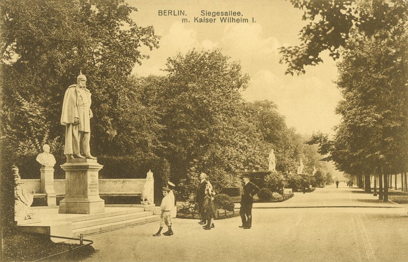 Siegesallee and statue of Kaiser Wilhelm I, Berlin (b/w photo) بواسطة مصور فوتوغرافي ألماني