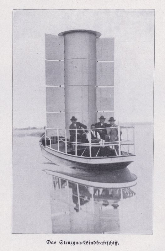 Struzyna ، قارب يعمل بالرياح باستخدام دوار Flettner (صورة b / w) بواسطة مصور فوتوغرافي ألماني