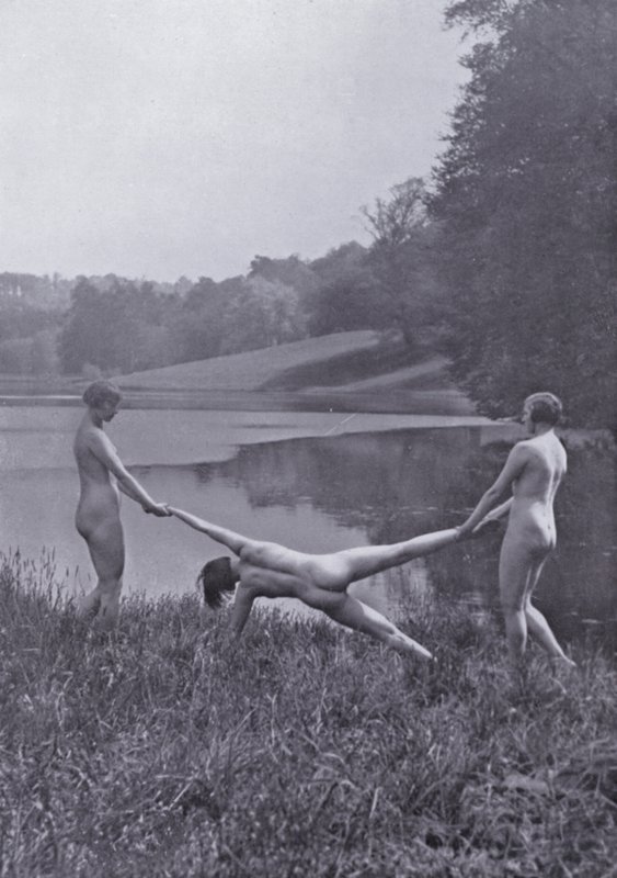 The Body Beautiful, Physical Culture for Women (b/w photo) بواسطة مصور فوتوغرافي ألماني