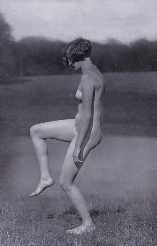 The Body Beautiful, Physical Culture for Women (b/w photo) بواسطة مصور فوتوغرافي ألماني