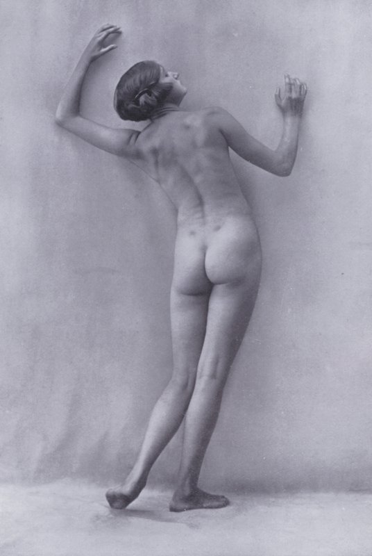 The Body Beautiful, Physical Culture for Women (b/w photo) بواسطة مصور فوتوغرافي ألماني