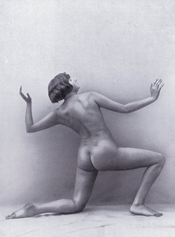 The Body Beautiful, Physical Culture for Women (b/w photo) بواسطة مصور فوتوغرافي ألماني
