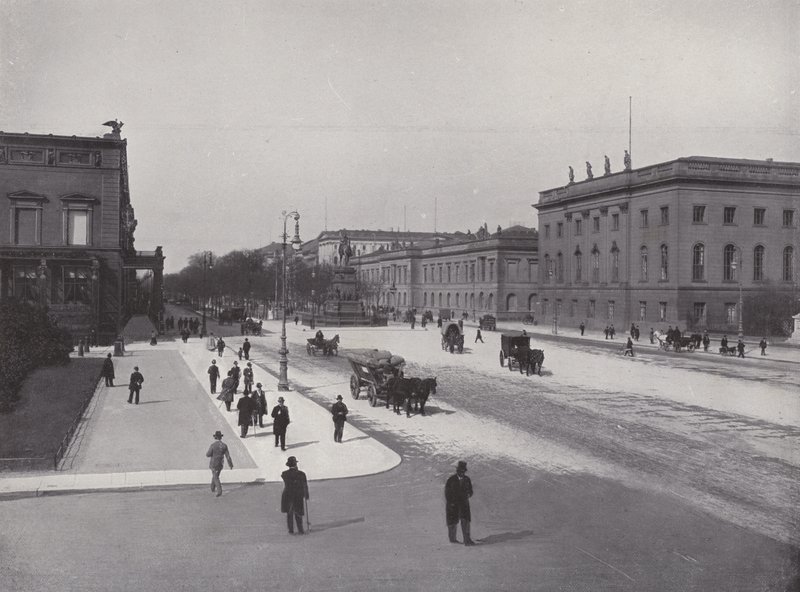 Unter Den Linden (b/w photo) بواسطة مصور فوتوغرافي ألماني