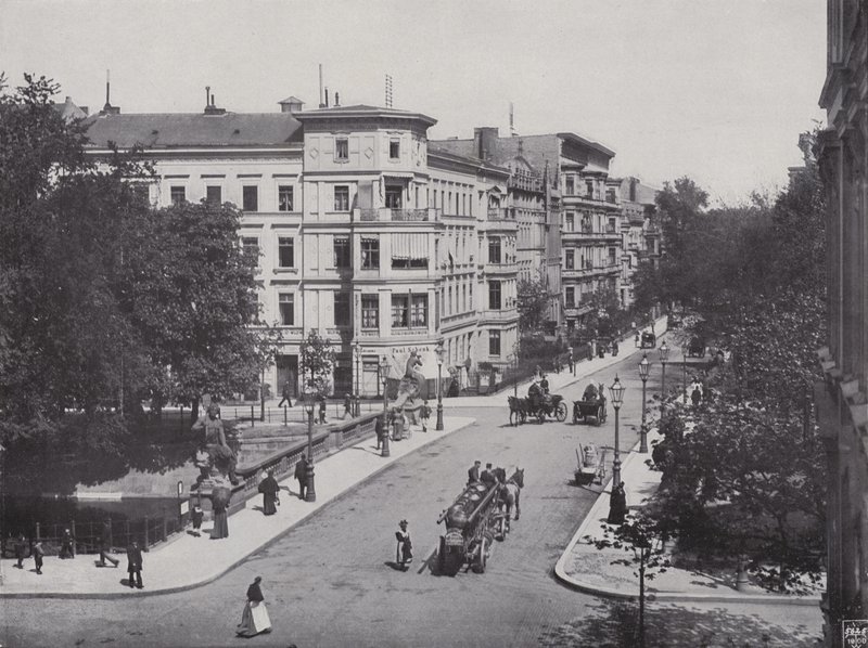 Von der Heydt-Brucke Und Bendler-Strasse (b/w photo) بواسطة مصور فوتوغرافي ألماني
