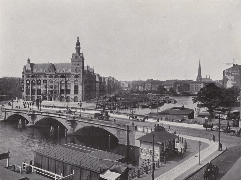 Waisenbrucke (b/w photo) بواسطة مصور فوتوغرافي ألماني