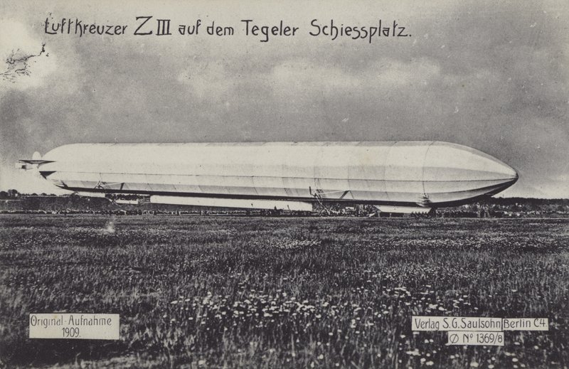 Zeppelin LZ III في ميدان إطلاق النار Tegel ، برلين (صورة b / w) بواسطة مصور فوتوغرافي ألماني