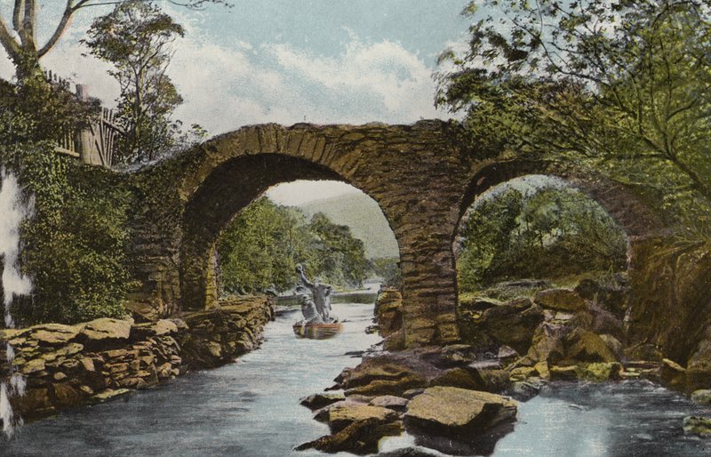 أيرلندا الجنوبية: The Old Weir Bridge (Shooting the Rapids) ، كيلارني (صورة ملونة) بواسطة المصور الأيرلندي
