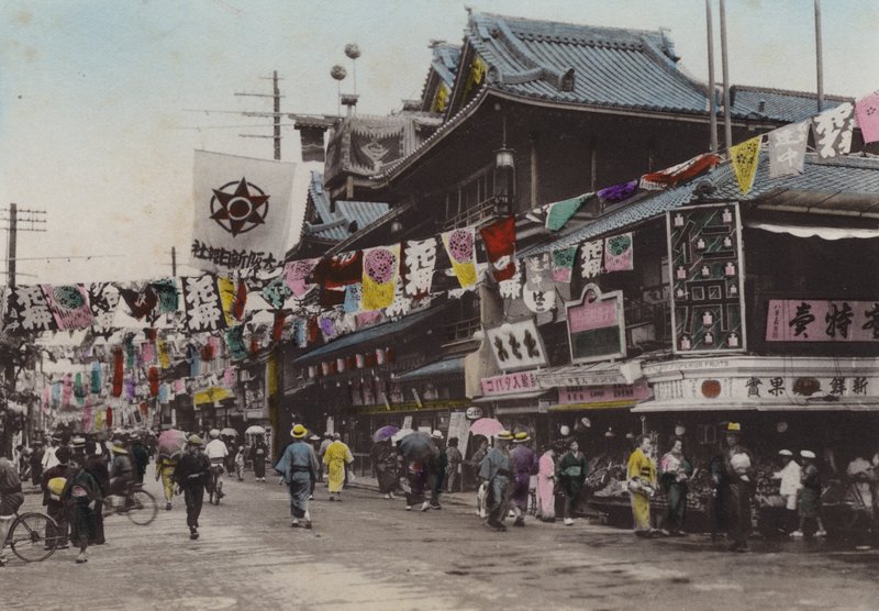اليابان ، حوالي عام 1912: Dohtonbori ، شارع المسرح ، أوساكا (الصورة) بواسطة مصور فوتوغرافي ياباني