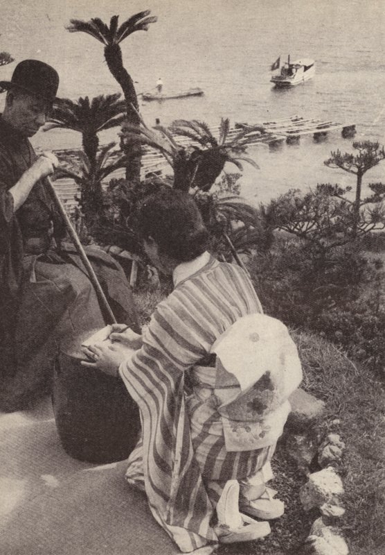 Japanese businessman and his secretary taking shorthand notes (b/w photo) بواسطة مصور فوتوغرافي ياباني