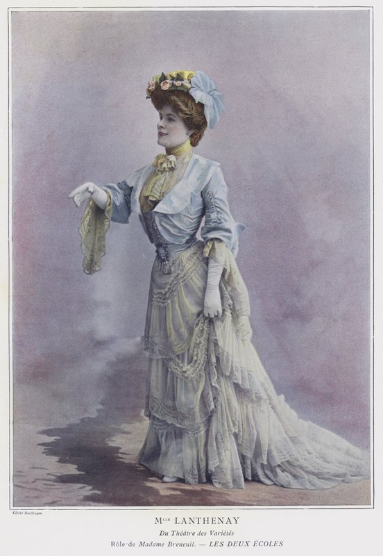 Adeline Lanthenay مثل Madame Breneuil في Les Deux Ecoles (صورة ملونة) بواسطة استوديو ريوتلنجن