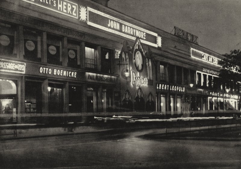 برلين: Augusta Viktoria-Platz (b / w photo) بواسطة ساشا ستون