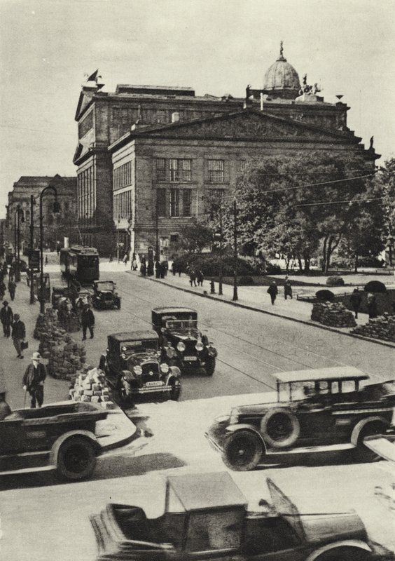برلين: Schauspielhaus (b / w photo) بواسطة ساشا ستون