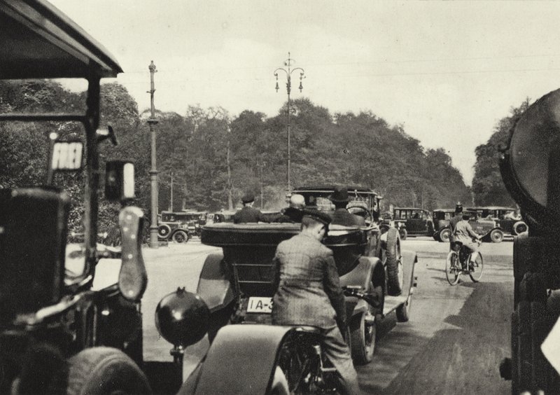 برلين: Tiergarten ؛ النجم الكبير (صورة b / w) بواسطة ساشا ستون