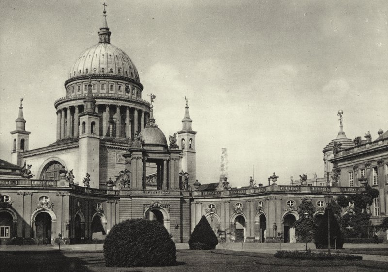 Potsdam, Stadtschloss, Blick auf die Nikolaikirche; Town Palace, View of St Nicholas (b/w photo) بواسطة ساشا ستون