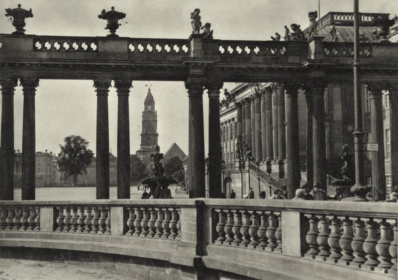 Potsdam, Stadtschloss, Kolonnaden an der Havel; Town Palace, Colonnades on the Havel (b/w photo) بواسطة ساشا ستون