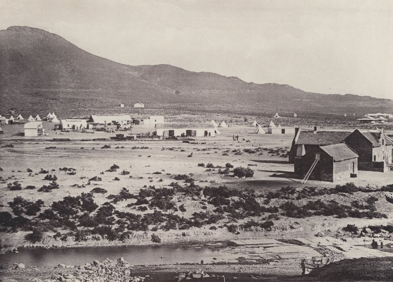 في Karoo (صورة b / w) بواسطة مصور جنوب أفريقي