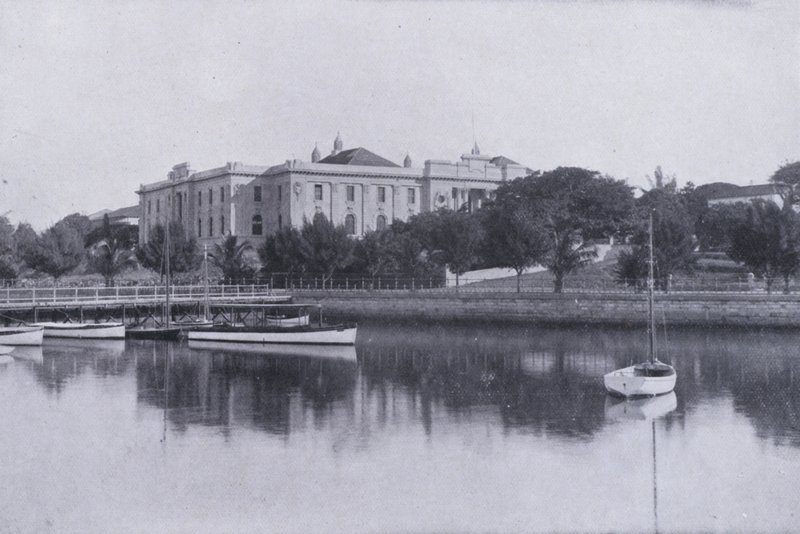 المحاكم القانونية ، Esplanade ، ديربان (b / w photo) بواسطة مصور جنوب أفريقي