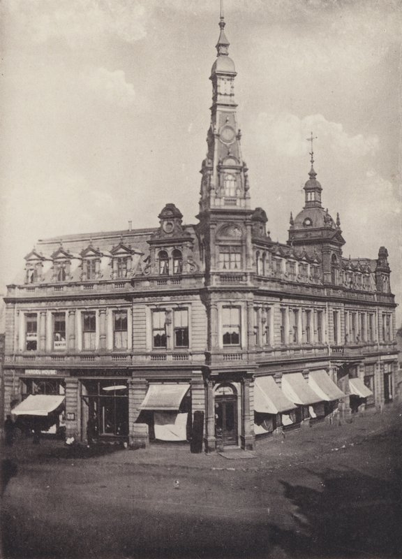 عمارات القصر (b / w photo) بواسطة مصور جنوب أفريقي