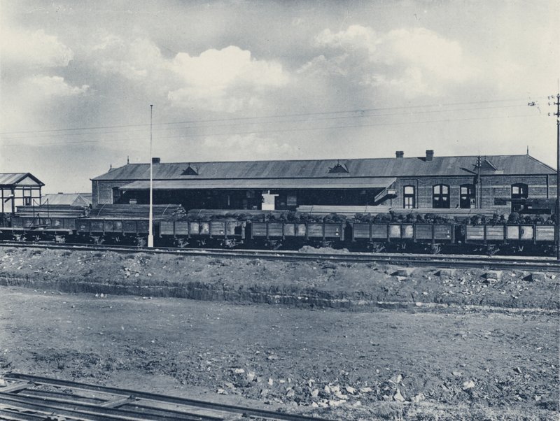 محطة سكة حديد ، Elandsfontein (b / w photo) بواسطة مصور جنوب أفريقي