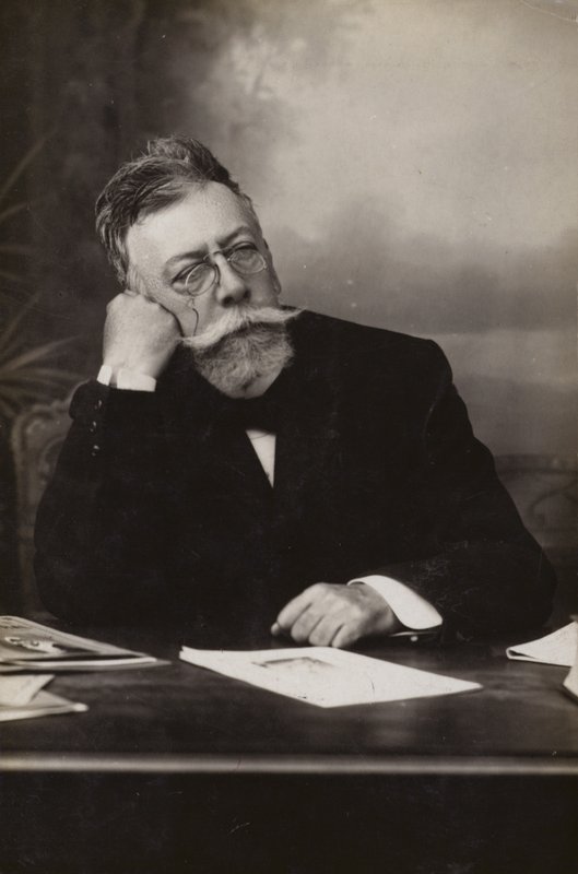 أنخيل غيميرا (1845-1924)، كاتب درامي إسباني (صورة فوتوغرافية بالأبيض والأسود) بواسطة المصور الإسباني