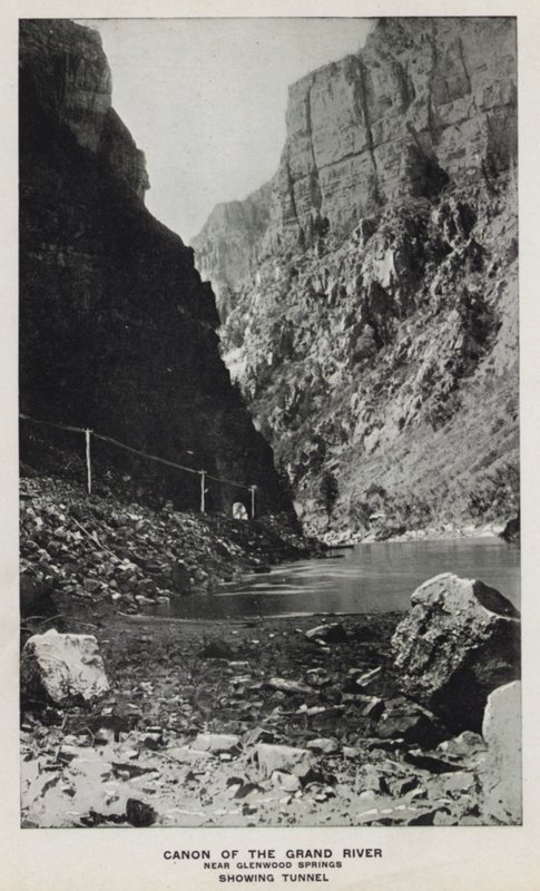 وديان كولورادو: Canon of the Grand River ، بالقرب من Glenwood Springs ، تُظهر النفق (صورة أبيض وأسود) بواسطة وليام هنري جاكسون