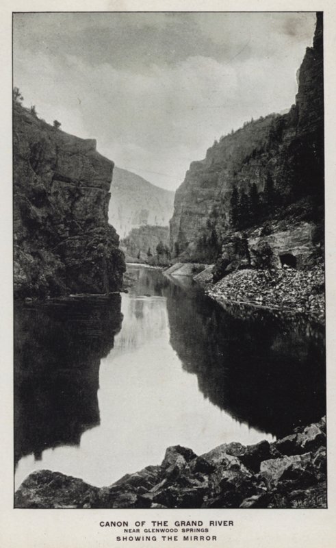 وديان كولورادو: Canon of the Grand River ، بالقرب من Glenwood Springs ، تظهر المرآة (صورة أبيض وأسود) بواسطة وليام هنري جاكسون